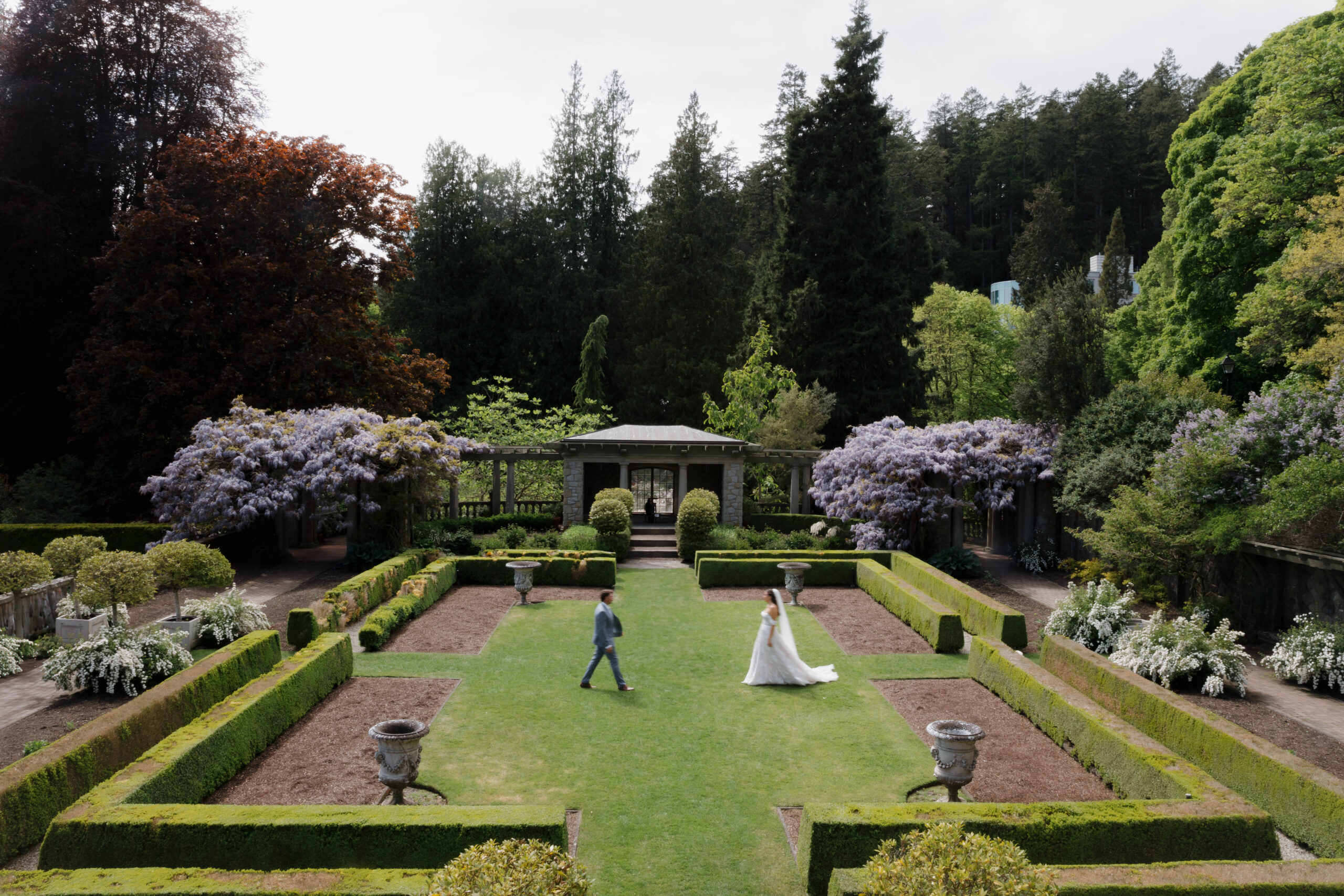 Elegant outdoor wedding at Hatley Castle in Victoria BC